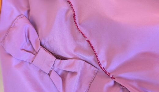 破れた子供の服を縫いました