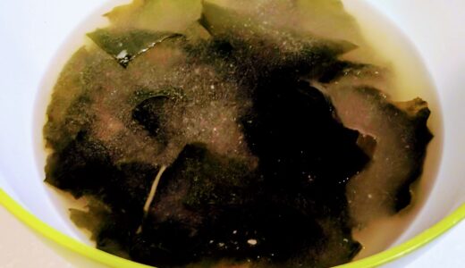 レンジで簡単。わかめの味噌汁
